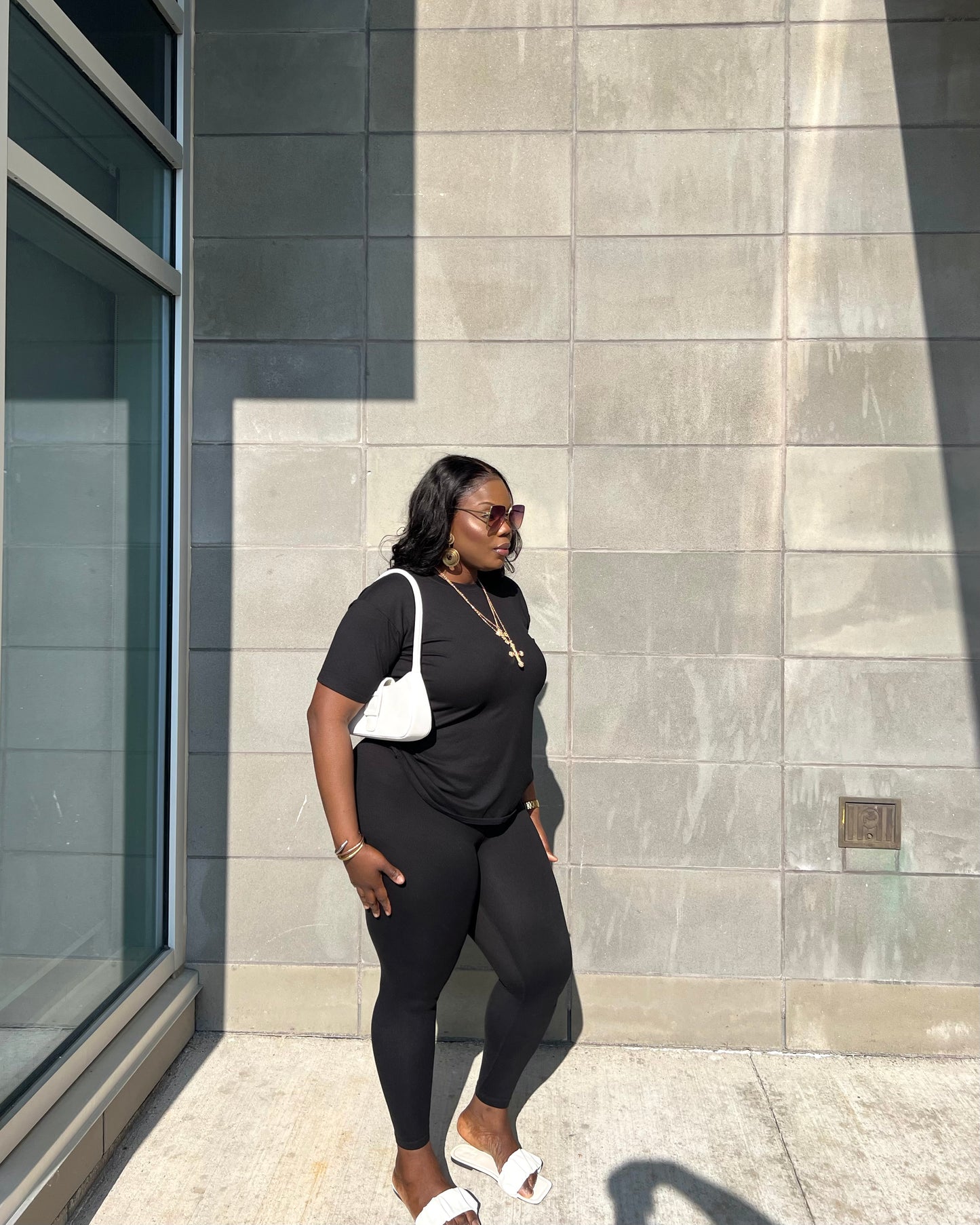 EE in Black