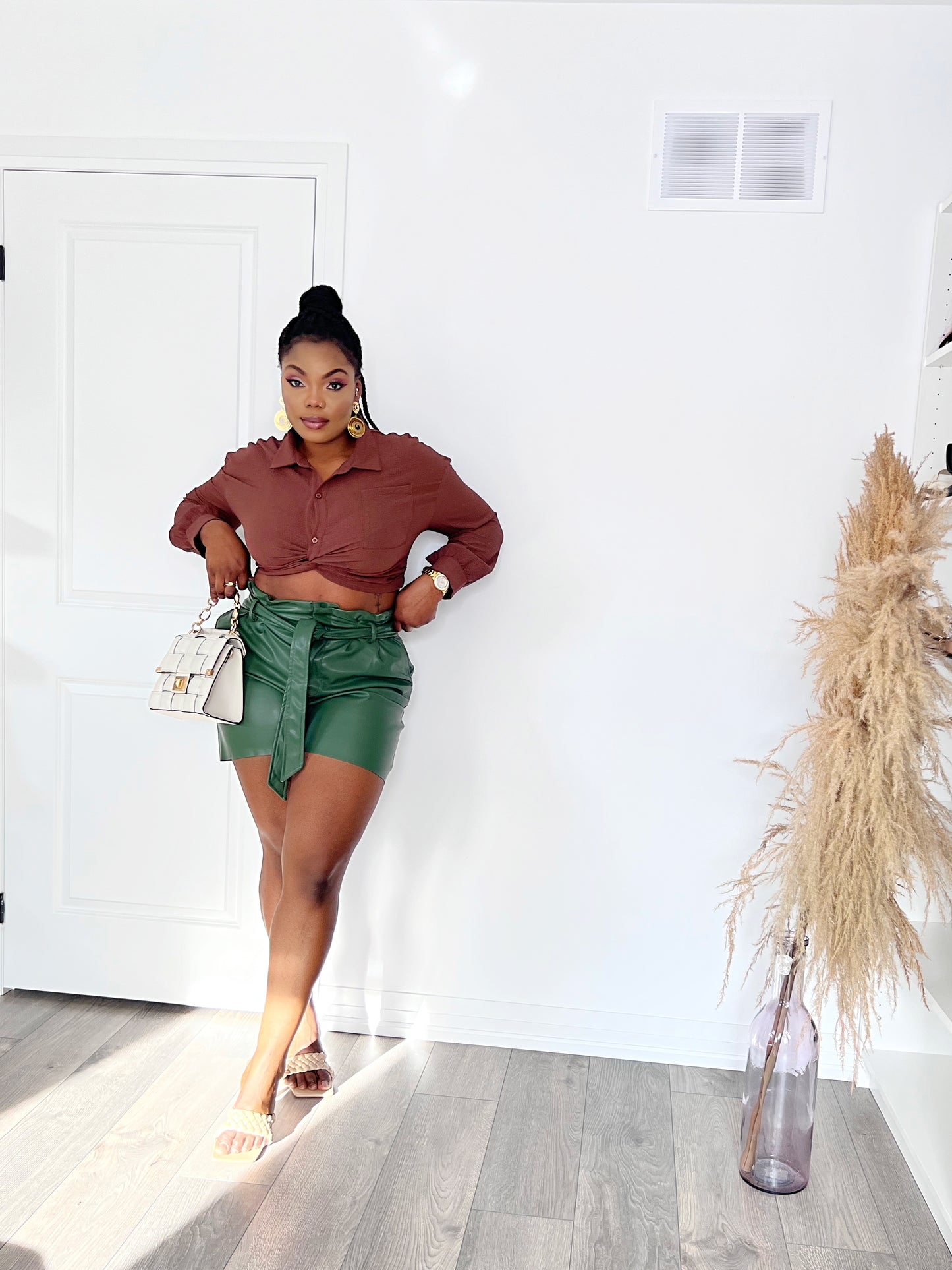 leather short grn