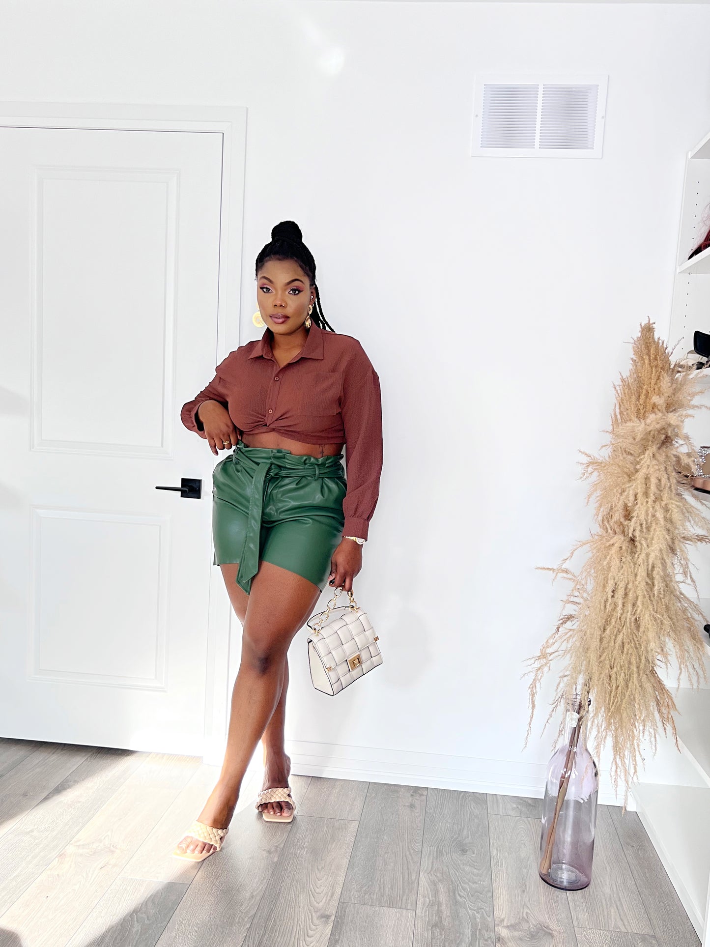 leather short grn