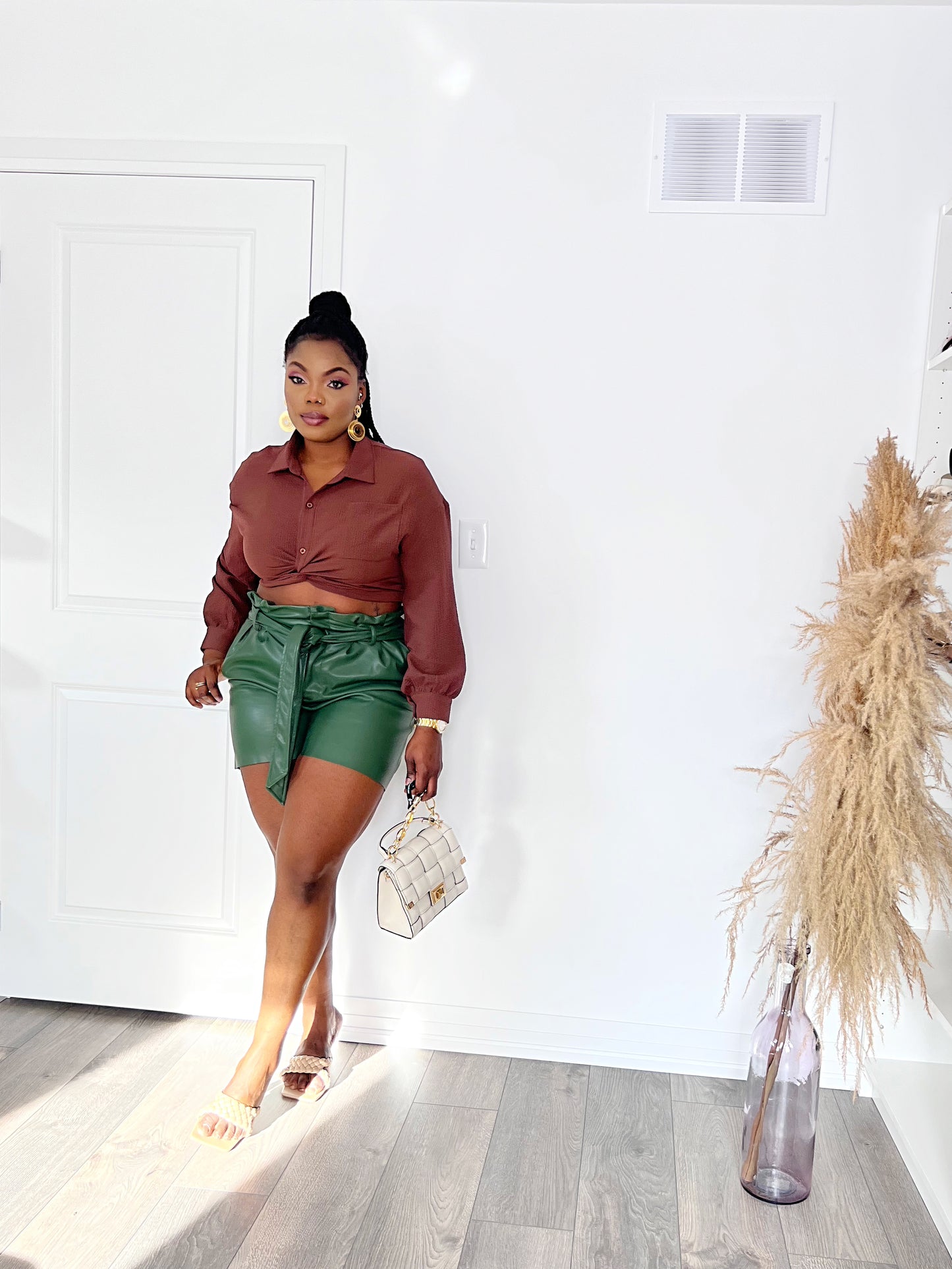 leather short grn
